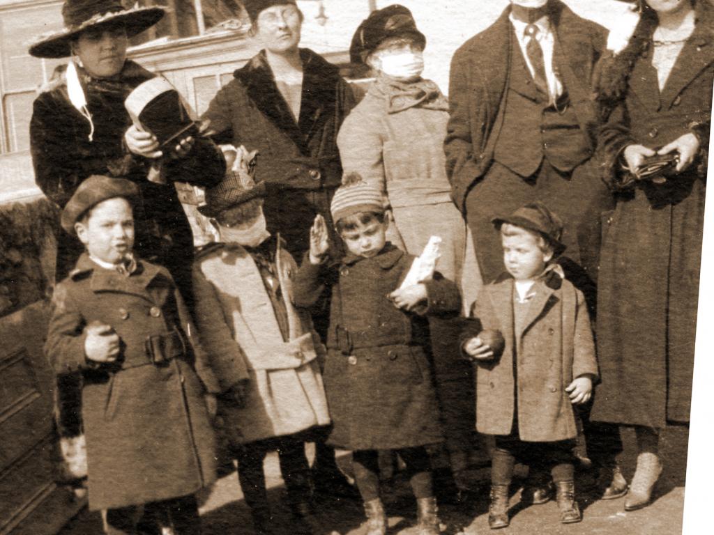 Jerome residents during the 1918 Spanish flu epidemic, wearing masks.