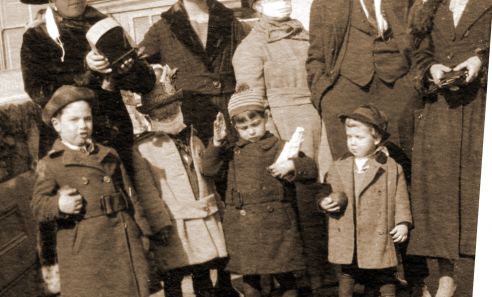 Jerome residents during the 1918 Spanish flu epidemic, wearing masks.